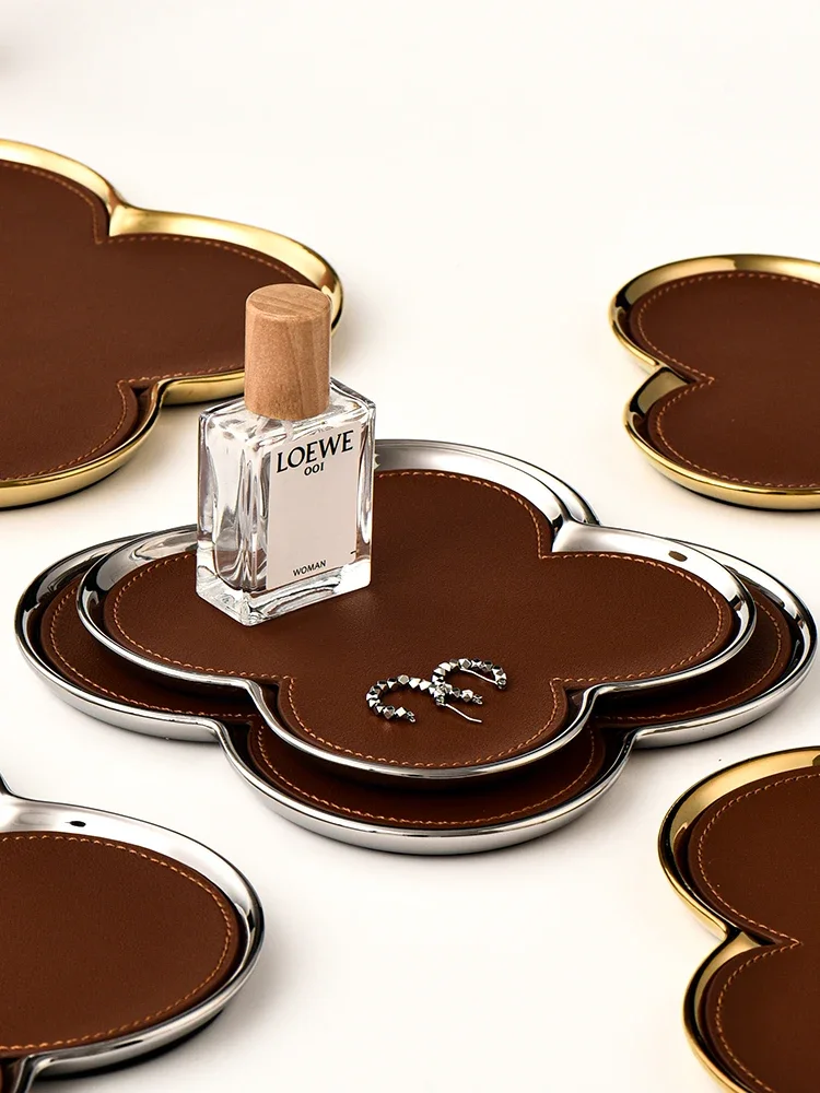Light Luxury Ceramic Clover Tray Leather Storage Desktop Jewelry Tray Living Room Home Decoration Kitchen Organizers
Light Luxury Ceramic Clover Tray Leather Storage Desktop Jewelry Tray Living Room Home Decoration Kitchen Organizers