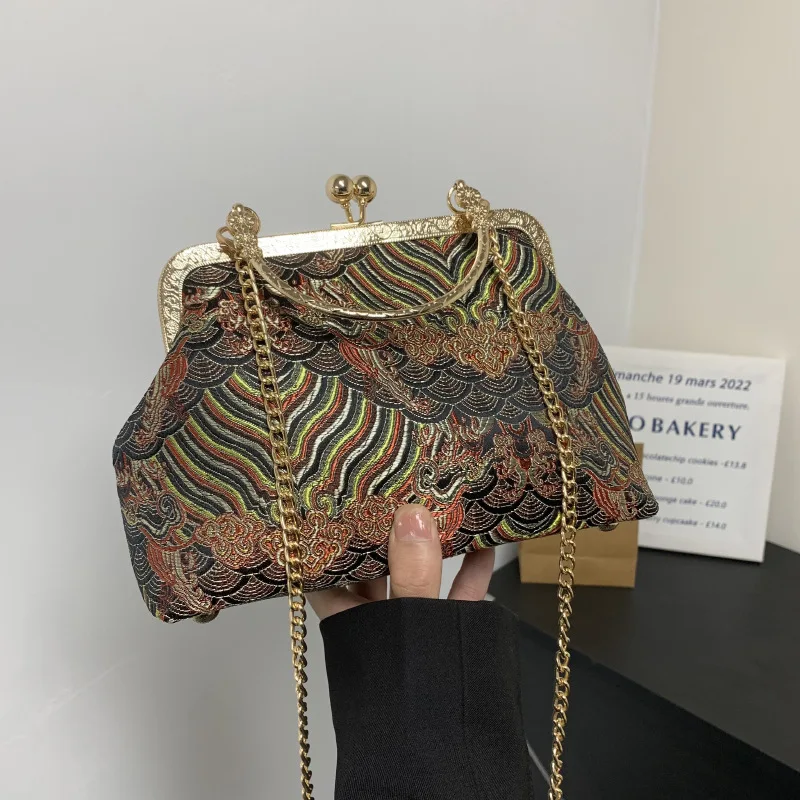 Новая модная вышитая древняя китайская маленькая сумка Hanfu, универсальная сумка через плечо на одно плечо
Новая модная вышитая древняя китайская маленькая сумка Hanfu, универсальная сумка через плечо на одно плечо