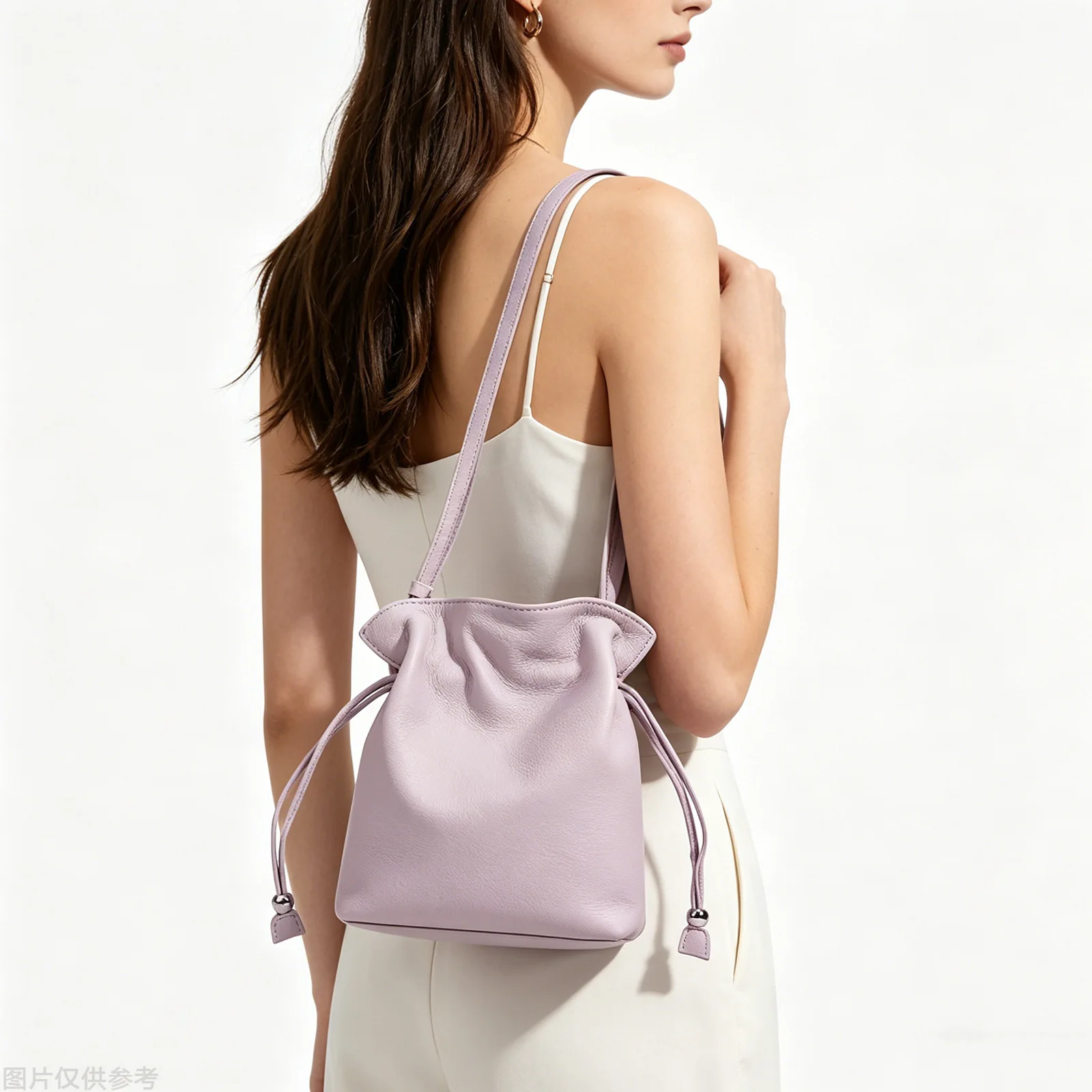 Korean Version Genuine Leather Fashion Versatile Drawstring Cloud-shaped Bag City Girl Commuter Bag Simple Design For Women
Korean Version Genuine Leather Fashion Versatile Drawstring Cloud-shaped Bag City Girl Commuter Bag Simple Design For Women