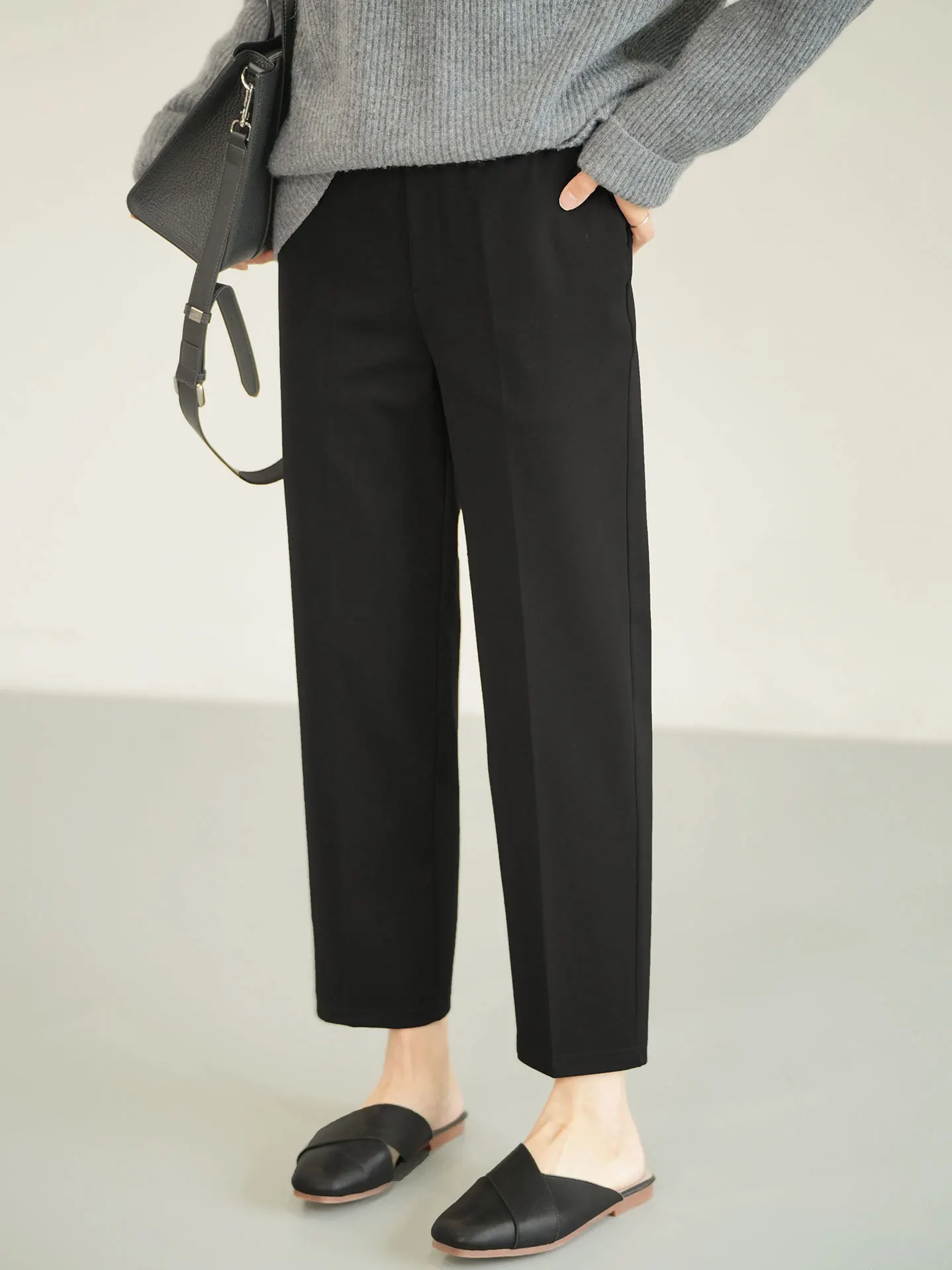 Женские широкие брюки из нейлоновой ткани с эластичным поясом, прямого кроя, с легким стрейчем, осенние, повседневные, модные
Женские широкие брюки из нейлоновой ткани с эластичным поясом, прямого кроя, с легким стрейчем, осенние, повседневные, модные