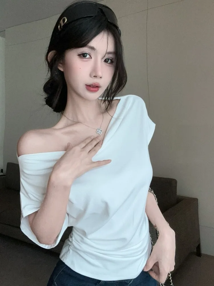 Korean Style Hot Girl Fashion Design Shoulder Bared Short Sleeve T-Shirt Women's Summer New Slimming Short Length Body Shape
Korean Style Hot Girl Fashion Design Shoulder Bared Short Sleeve T-Shirt Women's Summer New Slimming Short Length Body Shape