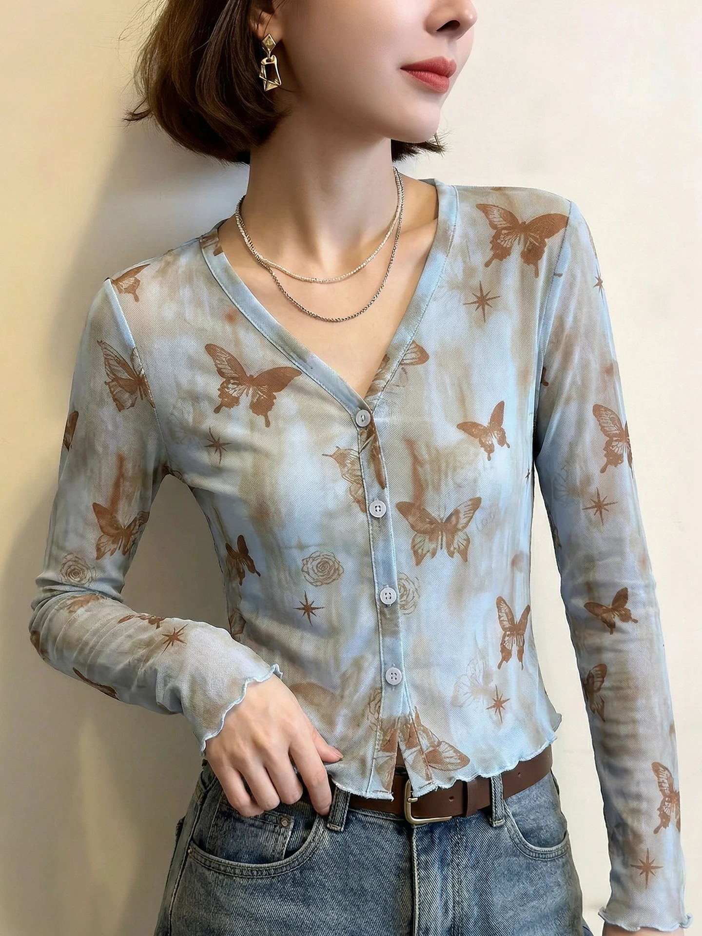 Chic V-Neck Long Sleeve T-Shirt Single Button Elegant Versatile Summer Fashionable Korean Style Straight Cut Inner Wear
Chic V-Neck Long Sleeve T-Shirt Single Button Elegant Versatile Summer Fashionable Korean Style Straight Cut Inner Wear