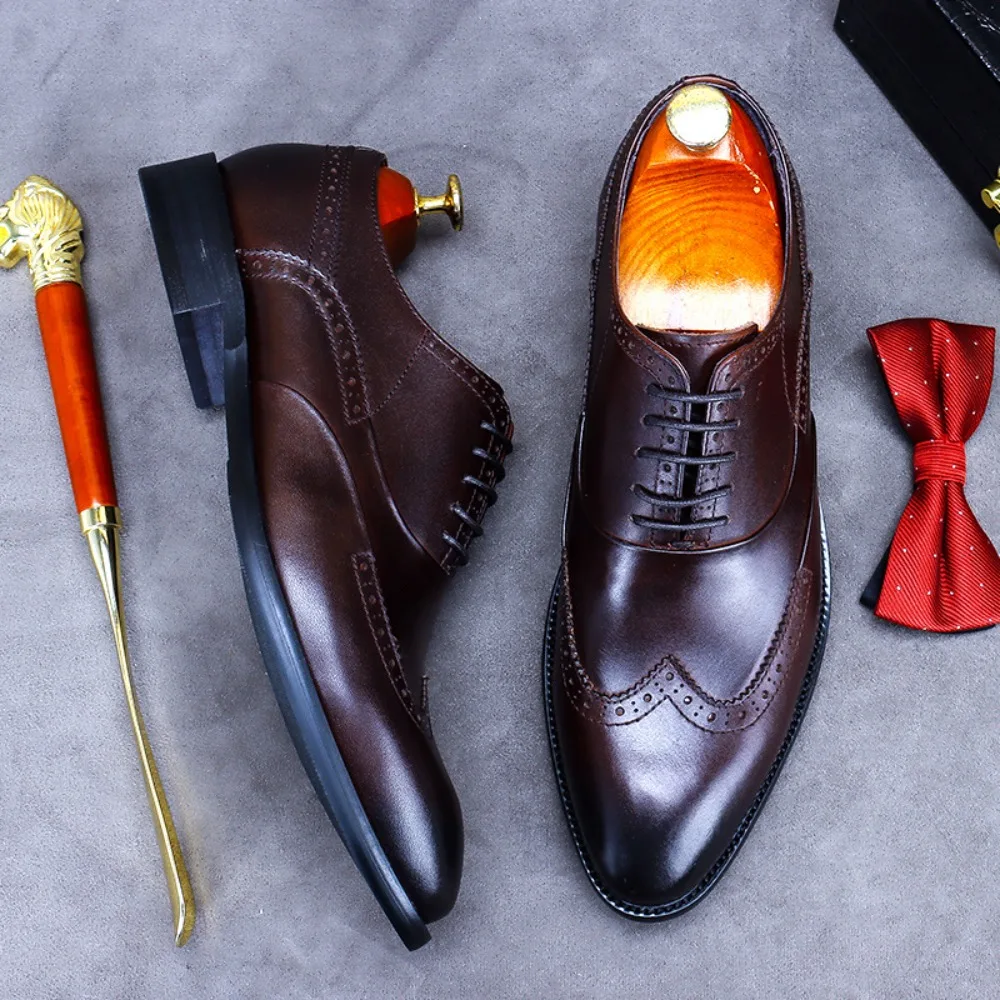 Резная мужская обувь, мужская кожаная удобная универсальная простая классическая простая модная модельная кожаная обувь большого размера из воловьей кожи
Резная мужская обувь, мужская кожаная удобная универсальная простая классическая простая модная модельная кожаная обувь большого размера из воловьей кожи