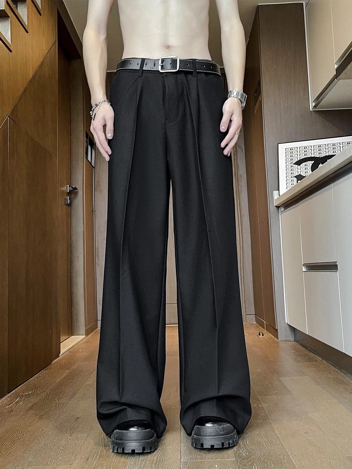 Black Men's Loose Straight Leg Suit Pants Anti-Wrinkle Lightweight Casual Trousers with Bell Bottoms for Teenagers in Summer
Black Men's Loose Straight Leg Suit Pants Anti-Wrinkle Lightweight Casual Trousers with Bell Bottoms for Teenagers in Summer