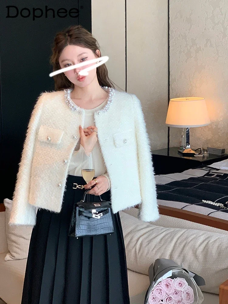 Autumn Pearl Wool Tassel Short Jacket Long Sleeve Luxury Thickened White Beaded Wool Cardigan Women Jacket 2025 New
Autumn Pearl Wool Tassel Short Jacket Long Sleeve Luxury Thickened White Beaded Wool Cardigan Women Jacket 2025 New