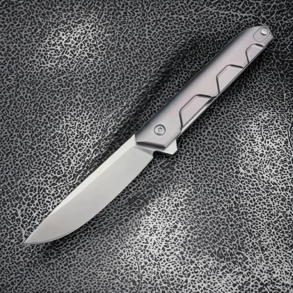 Высококачественный складной нож FERRUM для улицы, стальное лезвие D2, алюминиевая ручка, инструмент для выживания в кемпинге, охоты, инструмент для повседневного переноски с коробкой
Высококачественный складной нож FERRUM для улицы, стальное лезвие D2, алюминиевая ручка, инструмент для выживания в кемпинге, охоты, инструмент для повседневного переноски с коробкой