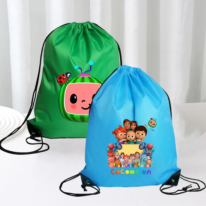 Cocomelons полиэстеровые сумки на шнурке с аниме-принтом для хранения книг для макияжа, подарочная сумка на плечо, милые удобные карманы с героями мультфильмов
Cocomelons полиэстеровые сумки на шнурке с аниме-принтом для хранения книг для макияжа, подарочная сумка на плечо, милые удобные карманы с героями мультфильмов