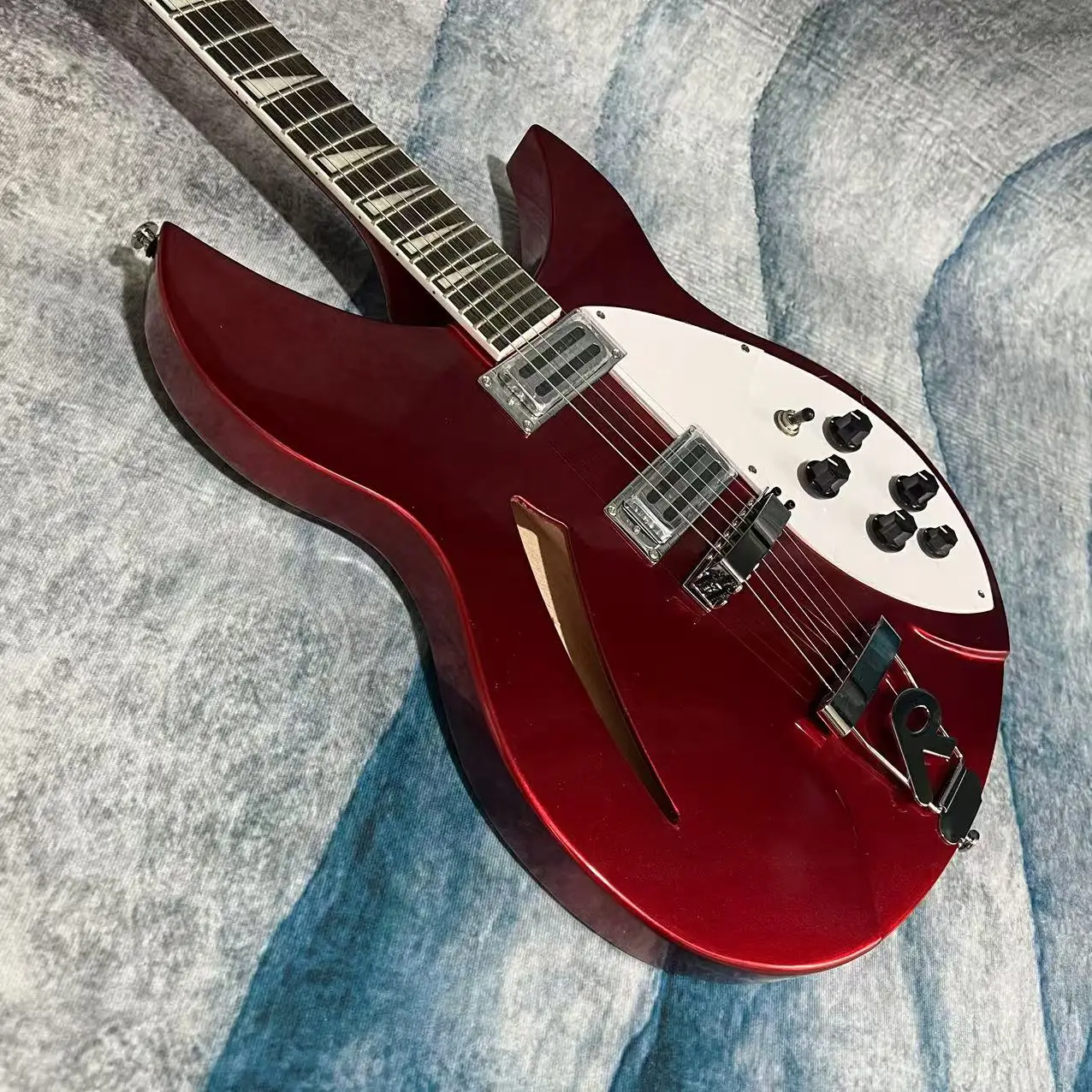Модель электрогитары Rickenback 330, гриф из палисандра, хвостовой мост, металлическая красная версия
Модель электрогитары Rickenback 330, гриф из палисандра, хвостовой мост, металлическая красная версия