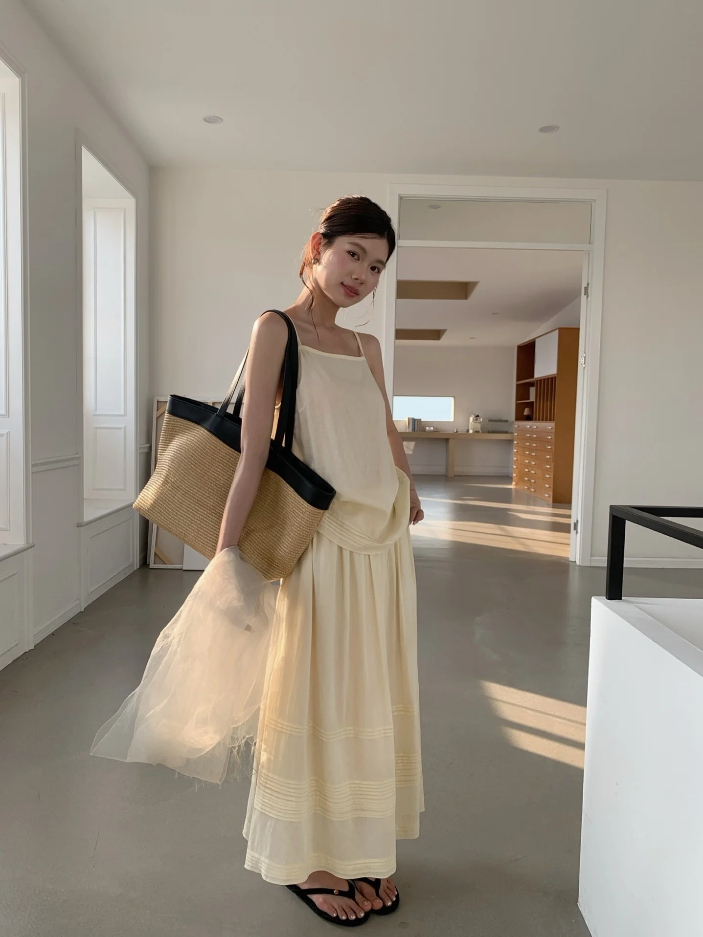 High Quality Minimalist Gentle One Shoulder Strap Vest Skirt Set Women's Hemp Blend Summer Outfit Casual Chic Ensemble
High Quality Minimalist Gentle One Shoulder Strap Vest Skirt Set Women's Hemp Blend Summer Outfit Casual Chic Ensemble