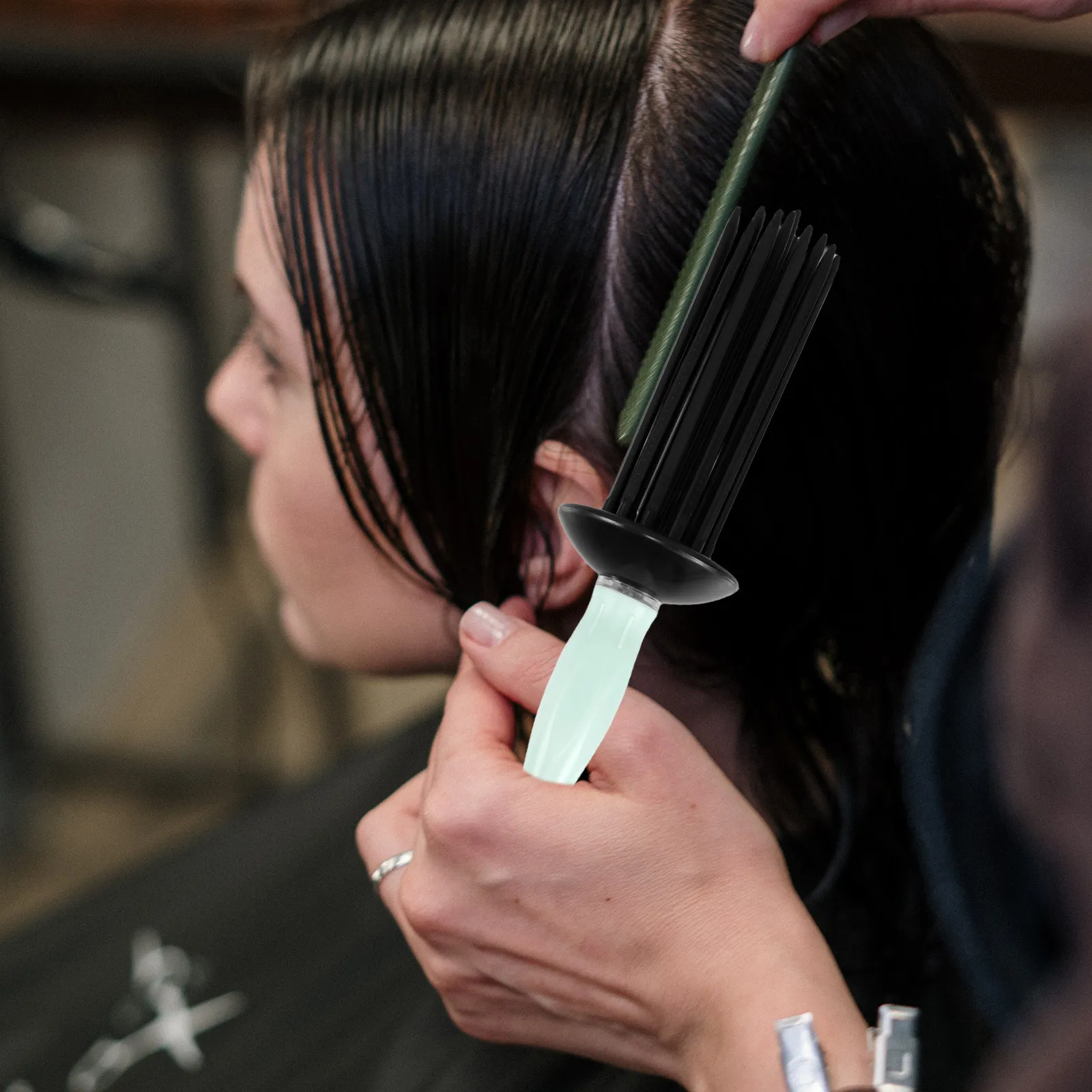 Shaping Curling Comb Curly Hair Styling Tool Volume Roller Comb Essential Hair Stylist Tool for Salon Home Use Anti Static
Shaping Curling Comb Curly Hair Styling Tool Volume Roller Comb Essential Hair Stylist Tool for Salon Home Use Anti Static