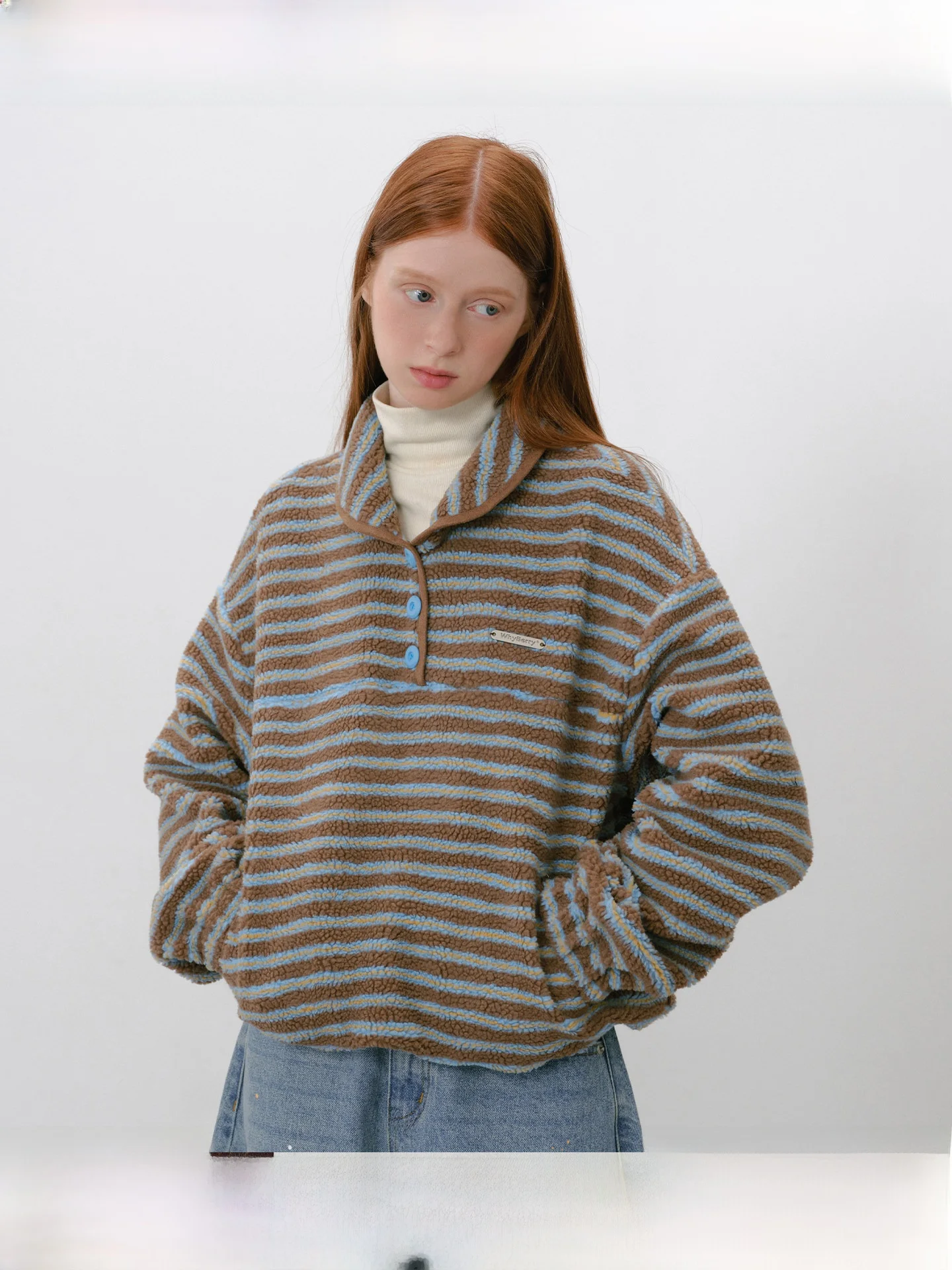 Женская толстовка оверсайз WhyBerry с капюшоном, в полоску, с отделкой из овечьей шерсти, свободного кроя, удобная, в корейском стиле, с длинными рукавами
Женская толстовка оверсайз WhyBerry с капюшоном, в полоску, с отделкой из овечьей шерсти, свободного кроя, удобная, в корейском стиле, с длинными рукавами