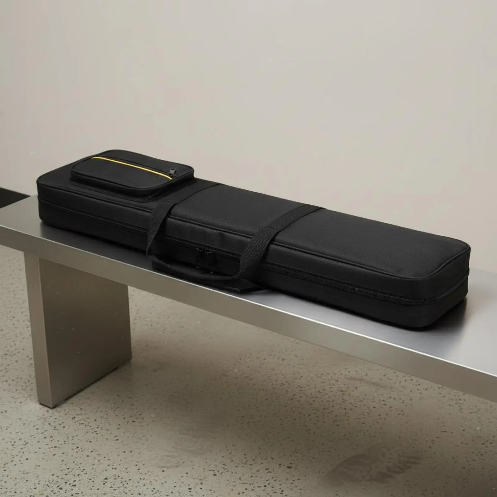 2 Butt 4 Shaft Case Long-Lasting Material 1/2 Cue Case Pool Cue Bag Thickened Sports Gear Storage Zippered Pockets for Travel
2 Butt 4 Shaft Case Long-Lasting Material 1/2 Cue Case Pool Cue Bag Thickened Sports Gear Storage Zippered Pockets for Travel