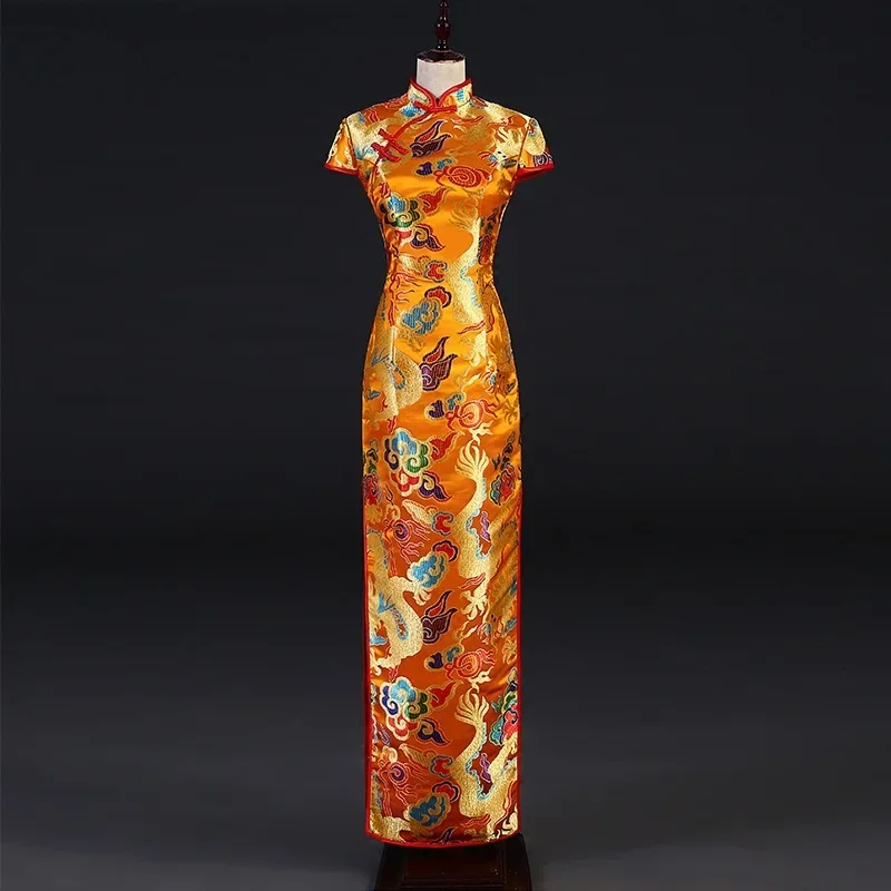 Красное вечернее платье Cheongsam в китайском стиле, 2025, женское длинное атласное вечернее платье Ципао в стиле ретро с воротником-стойкой и драконом
Красное вечернее платье Cheongsam в китайском стиле, 2025, женское длинное атласное вечернее платье Ципао в стиле ретро с воротником-стойкой и драконом
