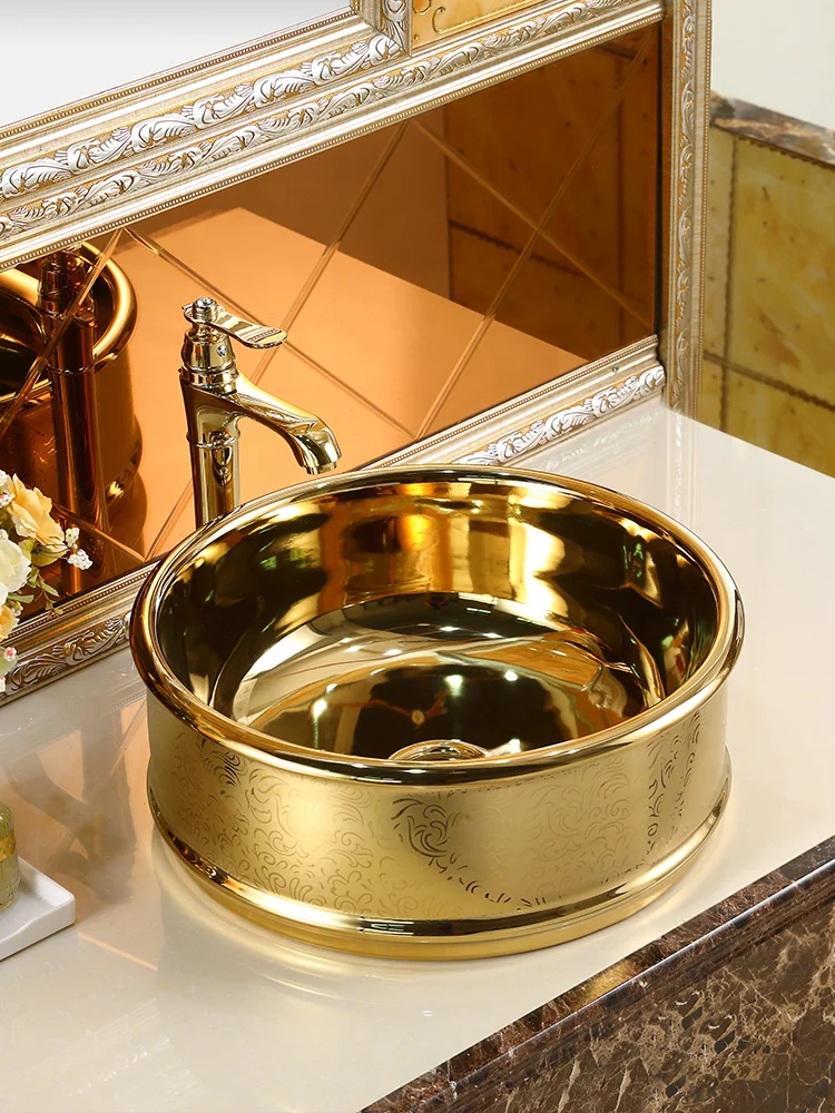 European-style golden washbasin ceramic washbasin artistic basin household golden round washbasin.
European-style golden washbasin ceramic washbasin artistic basin household golden round washbasin.