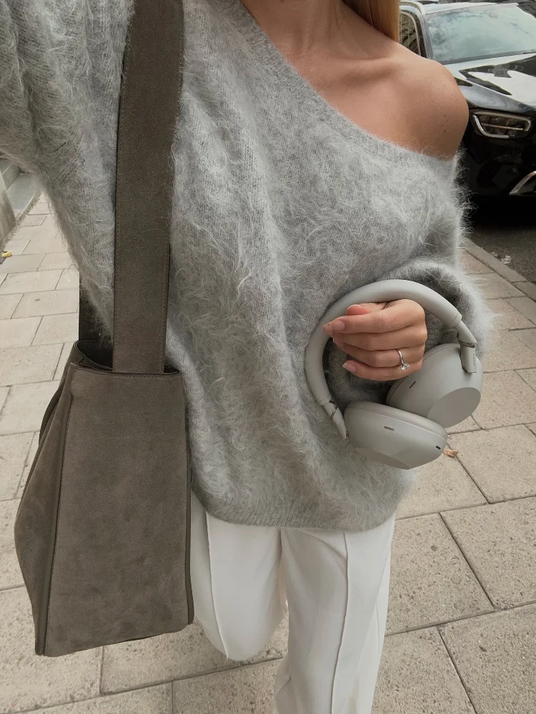 Casual Off Shoulder Pullover Lady Classic Full Sleeve Loose Warm Knitted Short Sweater 2025 Women High Street Autumn Outerwear
Casual Off Shoulder Pullover Lady Classic Full Sleeve Loose Warm Knitted Short Sweater 2025 Women High Street Autumn Outerwear