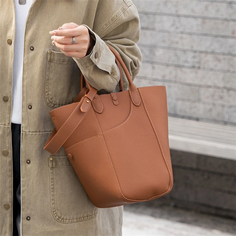 Toptrends Vintage Genuine Leather Bucket Tote Bags For Women 2025 Luxury Designer Shopping Shoulder Bags Office Ladies Handbags
Toptrends Vintage Genuine Leather Bucket Tote Bags For Women 2025 Luxury Designer Shopping Shoulder Bags Office Ladies Handbags