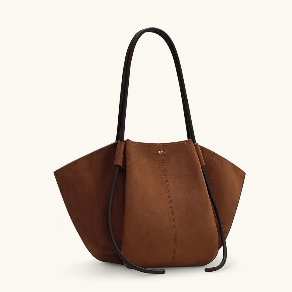 New jwpei wide version woven bag suede large capacity commuter tote bag Nala genuine leather shoulder tote bag
New jwpei wide version woven bag suede large capacity commuter tote bag Nala genuine leather shoulder tote bag