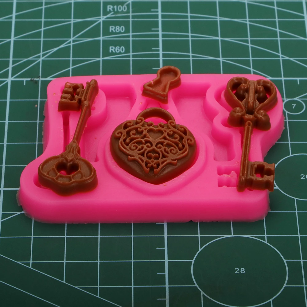 Antique Key /Lock/ Baroque Key Steampunk Gears Silicone Mold / Machine Gears Fondant Mold / Resin / Cake Decorating / Candy Mold
Antique Key /Lock/ Baroque Key Steampunk Gears Silicone Mold / Machine Gears Fondant Mold / Resin / Cake Decorating / Candy Mold