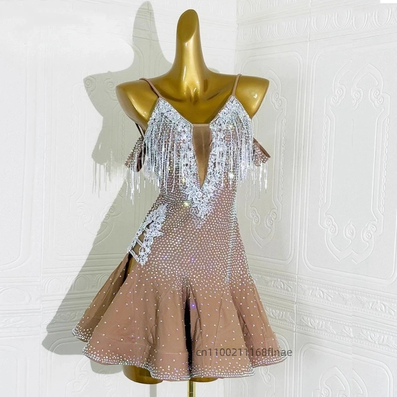 Latin Dance Competition Dress High-end Custom Sleeveless Slim-fit With Diamond Cha Cha Tango Adult Stage Professional Clothing
Latin Dance Competition Dress High-end Custom Sleeveless Slim-fit With Diamond Cha Cha Tango Adult Stage Professional Clothing