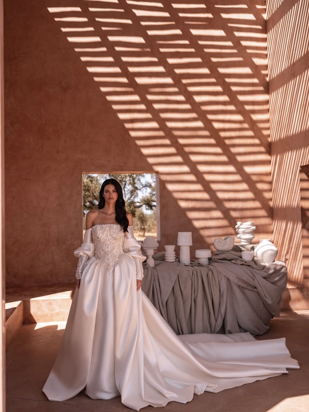 Luxury Satin Princess Wedding Dress Beaded Pearls Strapless Delicate Bridal Gown Customized Court Train Gorgeous Bride Wear
Luxury Satin Princess Wedding Dress Beaded Pearls Strapless Delicate Bridal Gown Customized Court Train Gorgeous Bride Wear