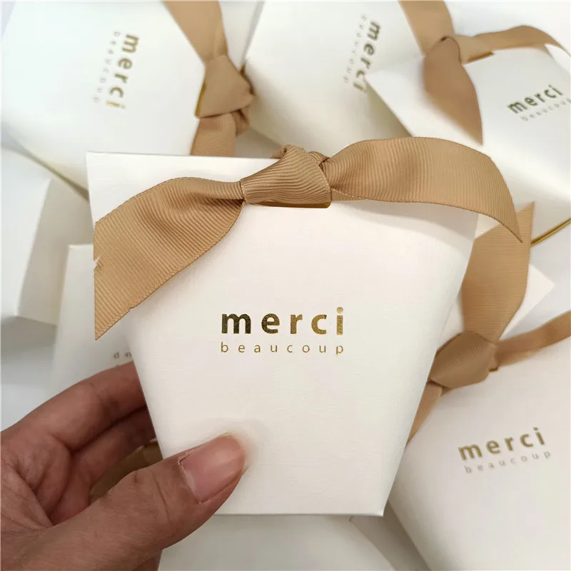 20/50/100pcs Gold Merci Cardboard Gift Box for Business Wedding Pack of Christening Favors Green Brown Ribbon Paper Bag
20/50/100pcs Gold Merci Cardboard Gift Box for Business Wedding Pack of Christening Favors Green Brown Ribbon Paper Bag