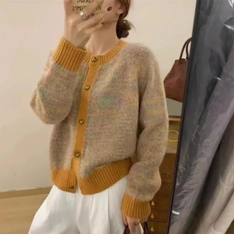 Fall-Winter 2025 New Contrasting Vintage Striped Knitted Cardigan Top Loose Slouchy Round Neck Sweater Women's Jacket
Fall-Winter 2025 New Contrasting Vintage Striped Knitted Cardigan Top Loose Slouchy Round Neck Sweater Women's Jacket