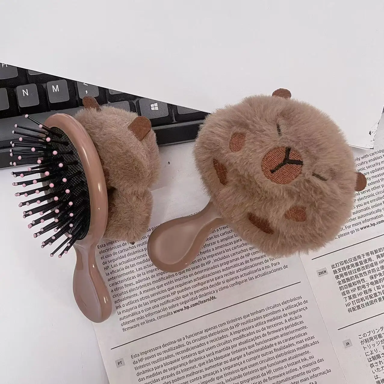 Cartoon Capybara Air Cushion Hair Brush Comb Compact Head Massage Air Bag Comb Anti-Static Portable Travel Girl Styling Tools
Cartoon Capybara Air Cushion Hair Brush Comb Compact Head Massage Air Bag Comb Anti-Static Portable Travel Girl Styling Tools