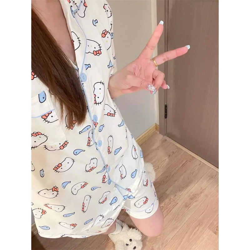Summer new white lapel cute cartoon HelloKitty cat pajamas women's short-sleeved shorts loose outer loungewear
Summer new white lapel cute cartoon HelloKitty cat pajamas women's short-sleeved shorts loose outer loungewear