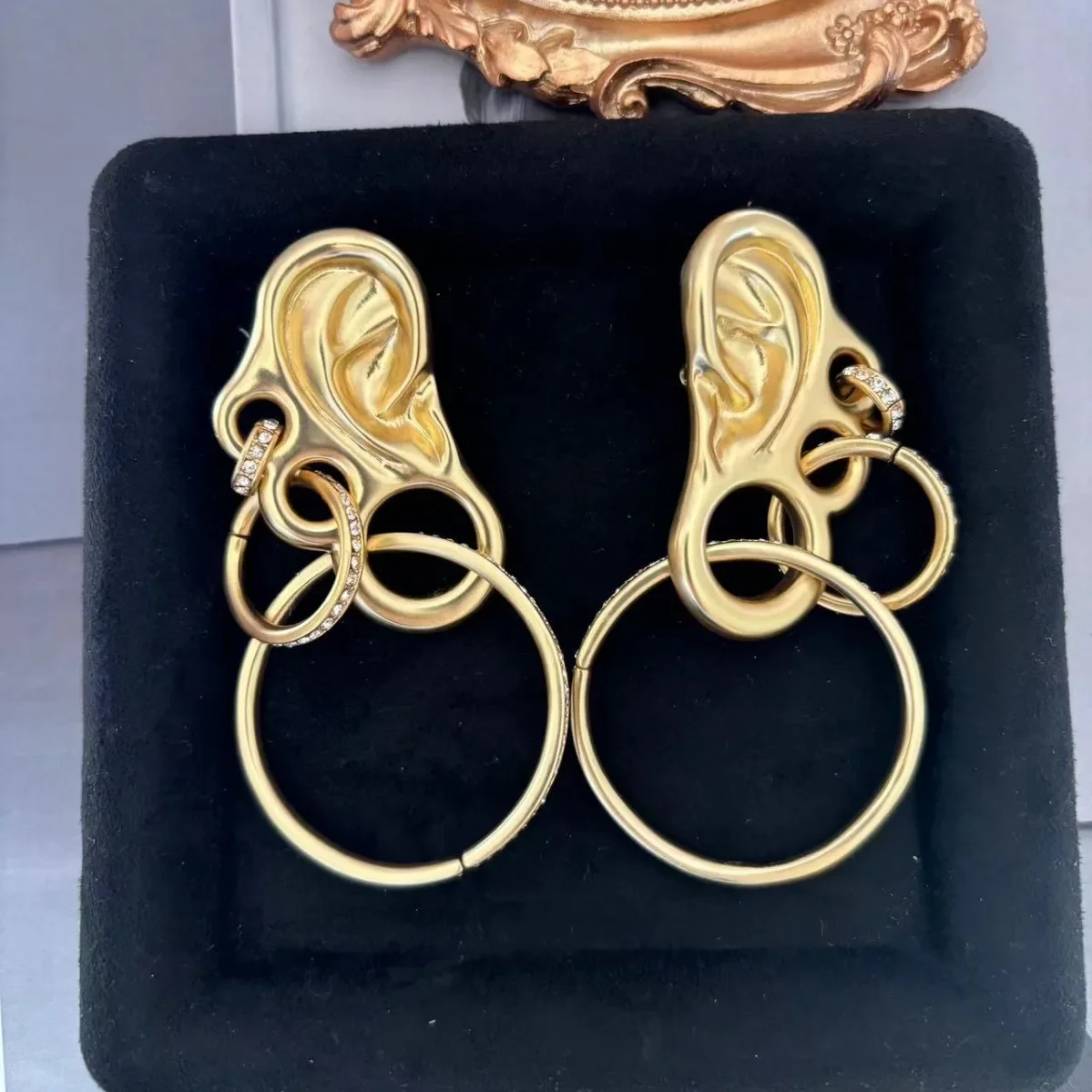 Fashion Designer Exaggerated Circle Ears Big Earrings Woman Europe America Luxury Jewelry Trend
Fashion Designer Exaggerated Circle Ears Big Earrings Woman Europe America Luxury Jewelry Trend