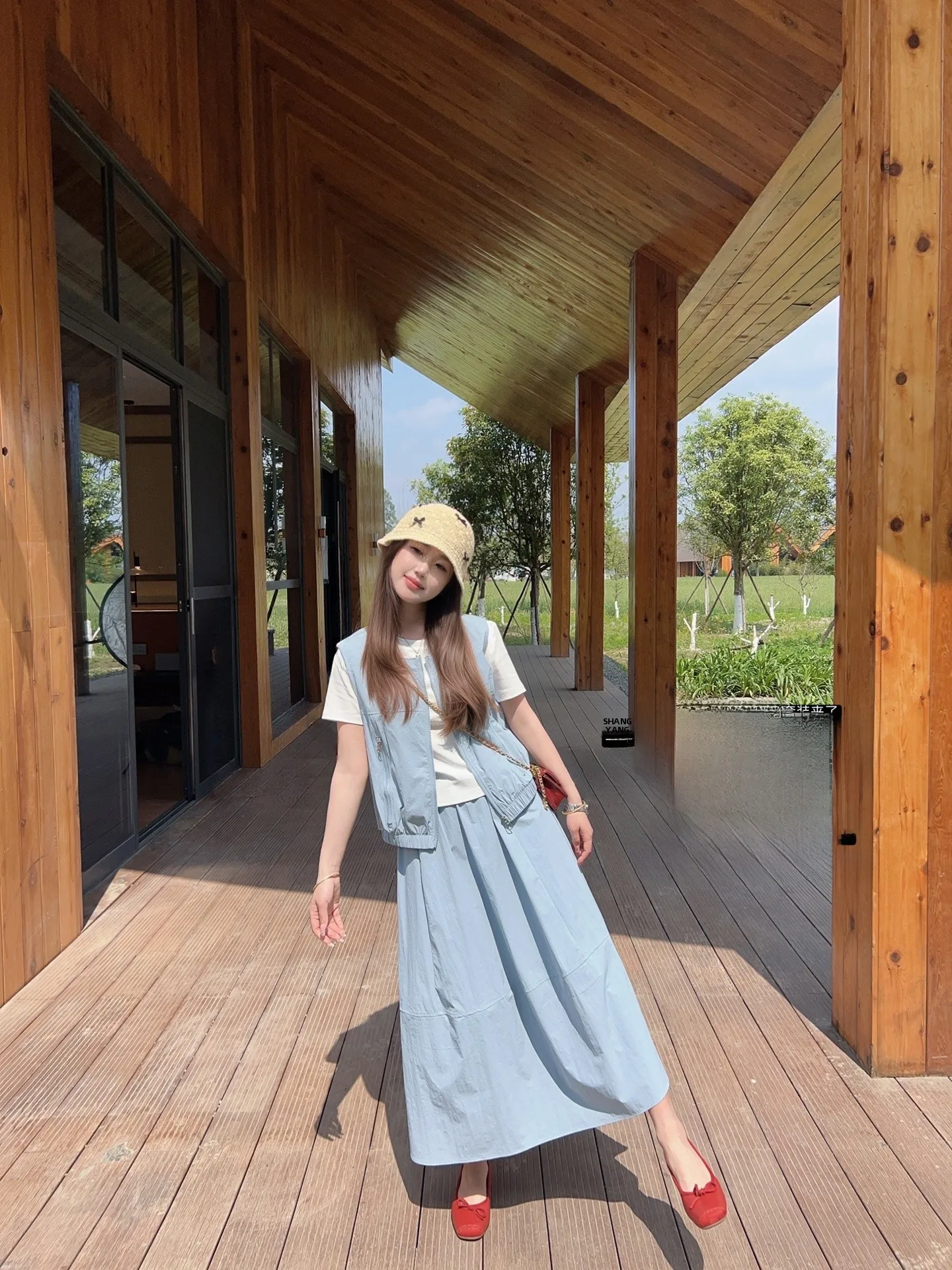 Lightweight Quick-Dry Sun-Protective Three-Piece Set White Cotton T-Shirt Vest Skirt Women's Fashion Spring Collection
Lightweight Quick-Dry Sun-Protective Three-Piece Set White Cotton T-Shirt Vest Skirt Women's Fashion Spring Collection