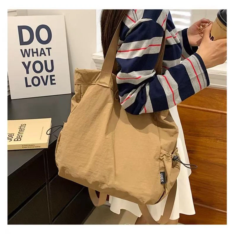 New Casual Tote Backpack Women's Large Capacity School Bag Multi-Functional Crossbody Shoulder Bag for College Students
New Casual Tote Backpack Women's Large Capacity School Bag Multi-Functional Crossbody Shoulder Bag for College Students