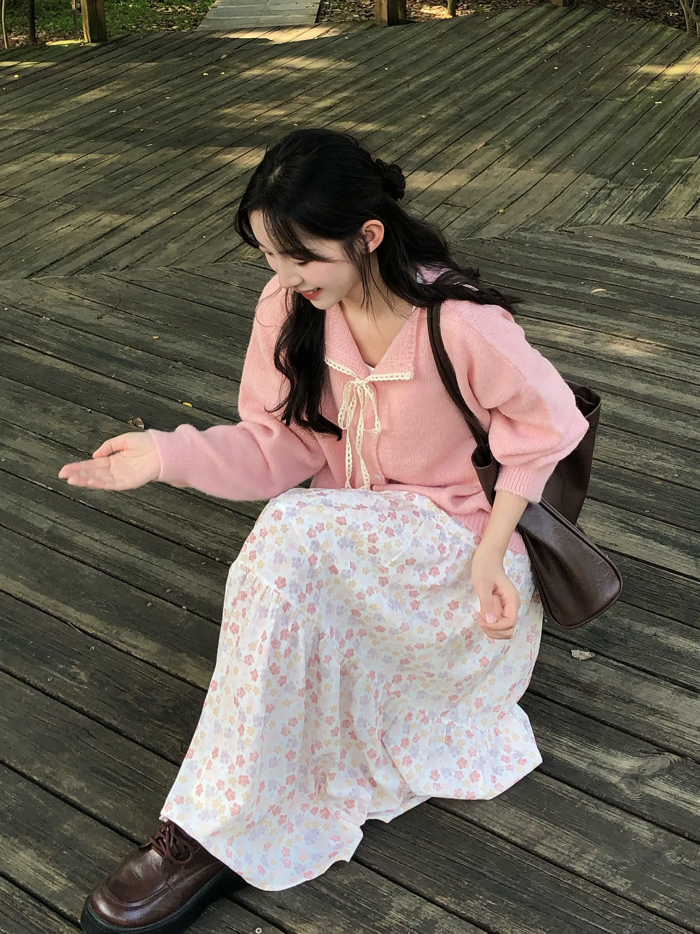 Мягкий кружевной вязаный кардиган женский, весенне-осенний, тонкий, свободный, универсальный топ в нежном стиле, с длинным рукавом, однотонный, на пуговицах
Мягкий кружевной вязаный кардиган женский, весенне-осенний, тонкий, свободный, универсальный топ в нежном стиле, с длинным рукавом, однотонный, на пуговицах