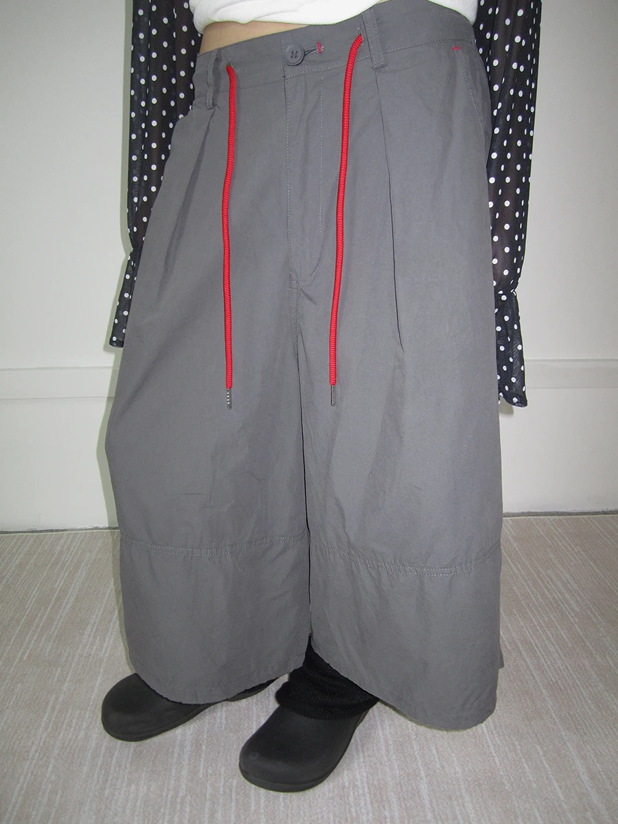 Корейские дизайнерские летние брюки-палаццо с широкими штанинами, женские, с эластичным поясом на шнурке, прямого кроя, свободные
Корейские дизайнерские летние брюки-палаццо с широкими штанинами, женские, с эластичным поясом на шнурке, прямого кроя, свободные