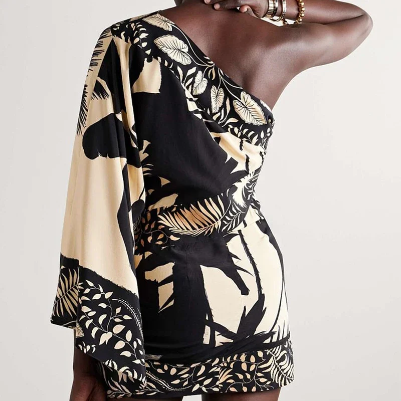 Retro Summer Women Oblique Shoulder Printed Mini Dress Popular European and American Sexy Slim Fit Fashion Printed Dress Women
Retro Summer Women Oblique Shoulder Printed Mini Dress Popular European and American Sexy Slim Fit Fashion Printed Dress Women