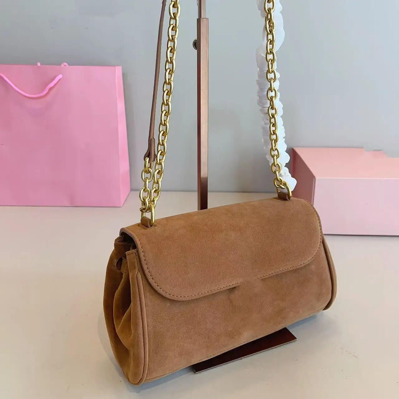 Retro French stick underarm luxury designer bags 2025 new fashion simple shoulder bag Messenger bag women bags
Retro French stick underarm luxury designer bags 2025 new fashion simple shoulder bag Messenger bag women bags