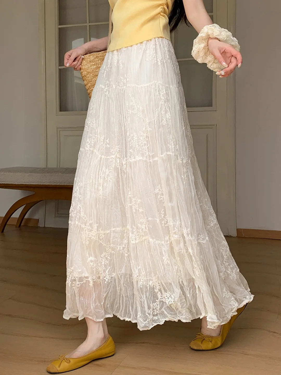 Elegant Embroidered Tulle Skirt Women's High Waist A-Line Midi Skirt Summer New Style Gentle Wind Beautiful Long Skirt
Elegant Embroidered Tulle Skirt Women's High Waist A-Line Midi Skirt Summer New Style Gentle Wind Beautiful Long Skirt