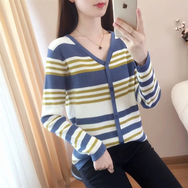 Striped Long Sleeves Sweater Jacket for Women Spring Autumn Contrast Colors Loose Knitted Cardigan Tops Fashion Women Clothing
Striped Long Sleeves Sweater Jacket for Women Spring Autumn Contrast Colors Loose Knitted Cardigan Tops Fashion Women Clothing