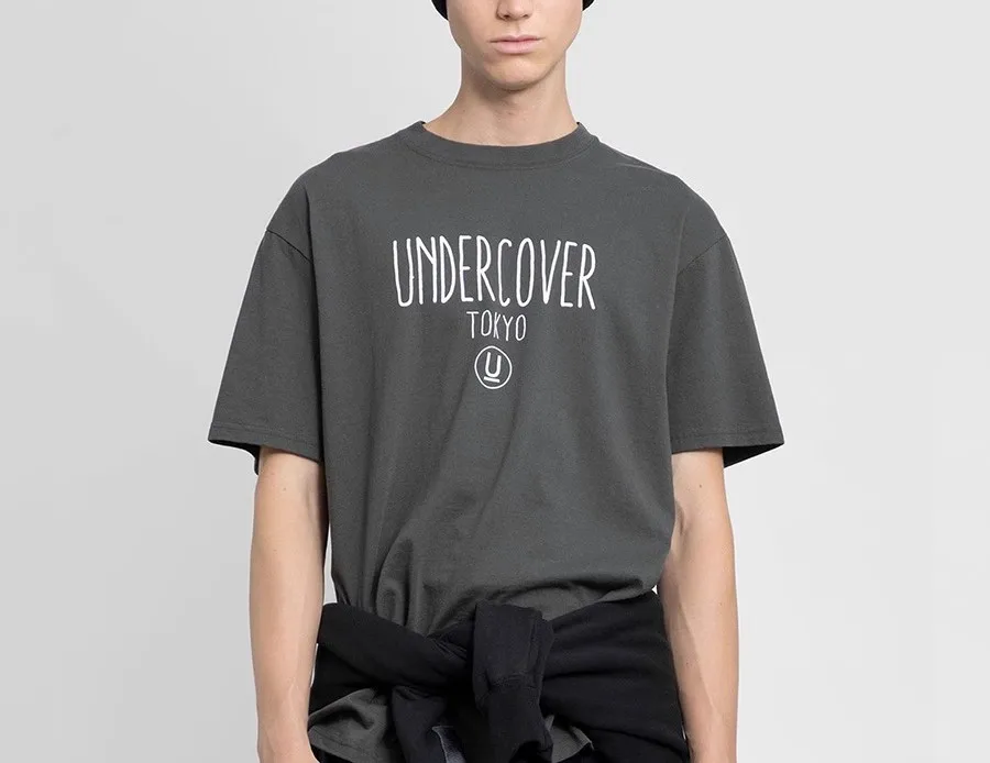 2025 Undercover big U retro washed men's and women's printed short sleeved t-shirt TX1264
2025 Undercover big U retro washed men's and women's printed short sleeved t-shirt TX1264