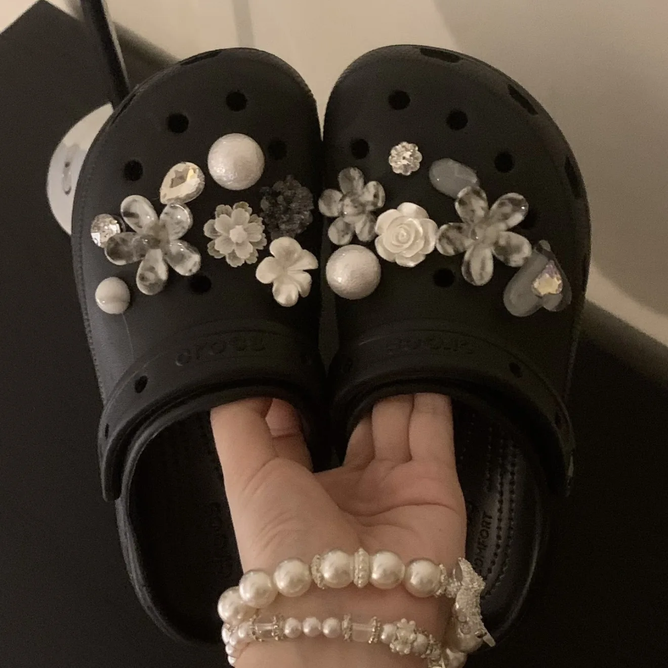 Black White Marbled Flower Pearl Shoe Charms Set Crystal DIY Clog Decoration Accessories for Garden Sandals
Black White Marbled Flower Pearl Shoe Charms Set Crystal DIY Clog Decoration Accessories for Garden Sandals