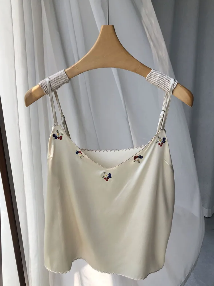 100% Silk Women's Crescent Flower Embroidery Camisole 2024 Summer Vintage Sleeveless V-Neck Female Sling Top
100% Silk Women's Crescent Flower Embroidery Camisole 2024 Summer Vintage Sleeveless V-Neck Female Sling Top
