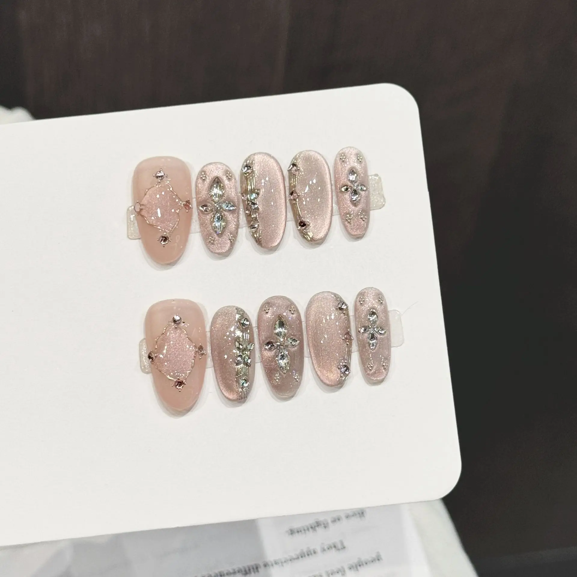 10Pcs Cat's Eye Rhinestone Fake Nails Press on Short Round Head Handmade False Nails Detachable Artificial Full Cover Nails Tips
10Pcs Cat's Eye Rhinestone Fake Nails Press on Short Round Head Handmade False Nails Detachable Artificial Full Cover Nails Tips