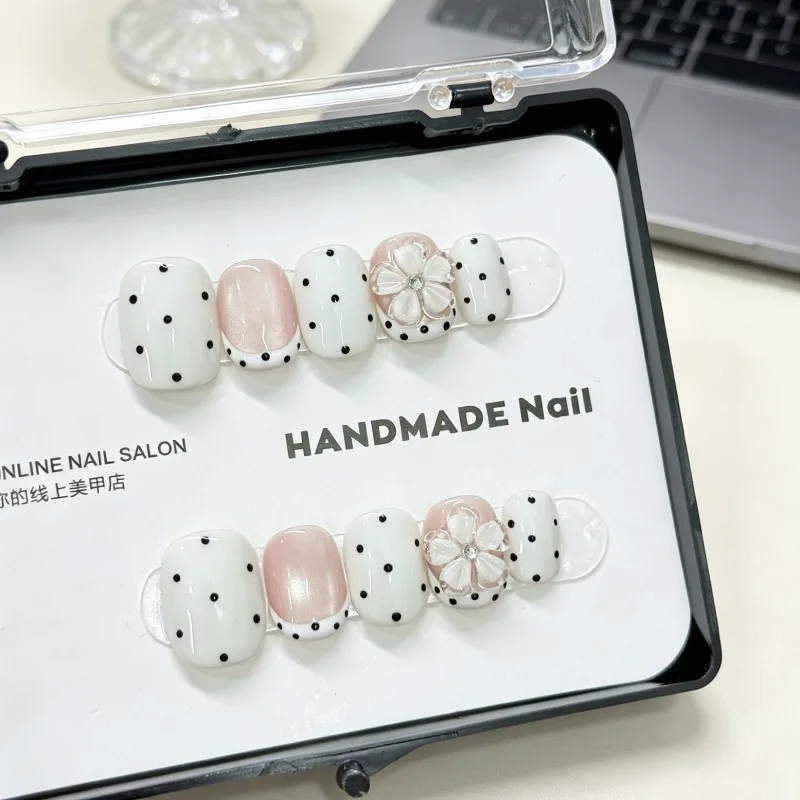 10Pcs Handmade Nail Cat-Eye Gel Nails with Polka Dot French Design High-Quality Press-On Nails Perfect As Gifts for Girls
10Pcs Handmade Nail Cat-Eye Gel Nails with Polka Dot French Design High-Quality Press-On Nails Perfect As Gifts for Girls