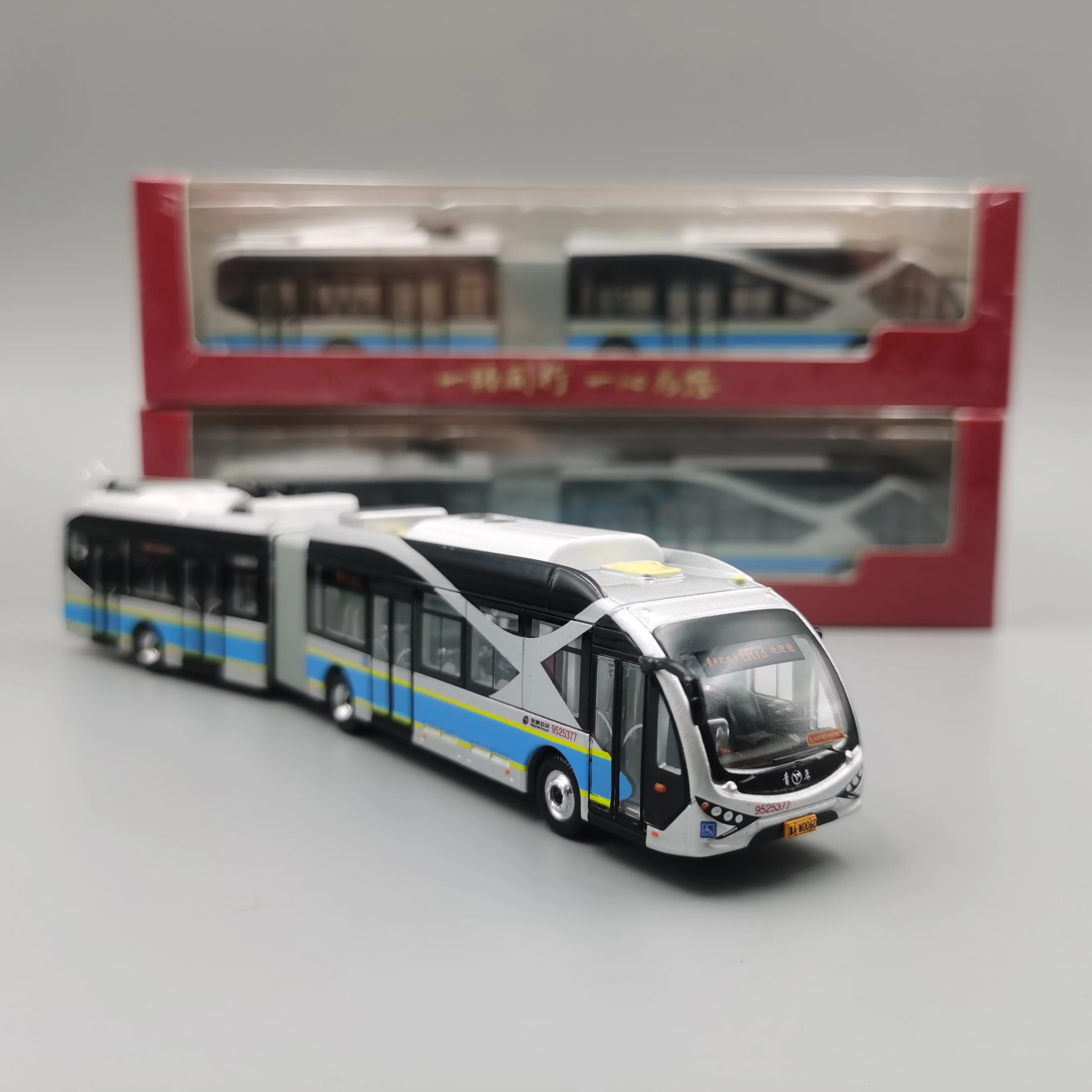 Модель пекинского автобуса, новая модель молодежного автобуса из сплава в масштабе 1:110, электрический сом BJD180N
Модель пекинского автобуса, новая модель молодежного автобуса из сплава в масштабе 1:110, электрический сом BJD180N