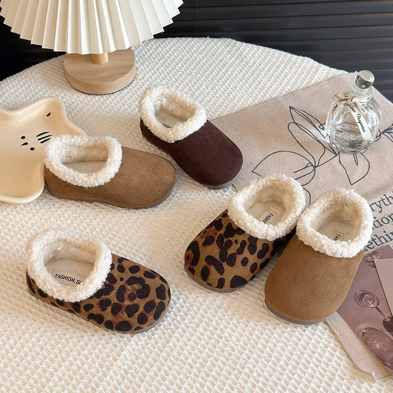 Детская повседневная обувь для девочек, зима 2024, новая мода в корейском стиле, нескользящие универсальные хлопковые ботинки принцессы с мягкой подошвой
Детская повседневная обувь для девочек, зима 2024, новая мода в корейском стиле, нескользящие универсальные хлопковые ботинки принцессы с мягкой подошвой