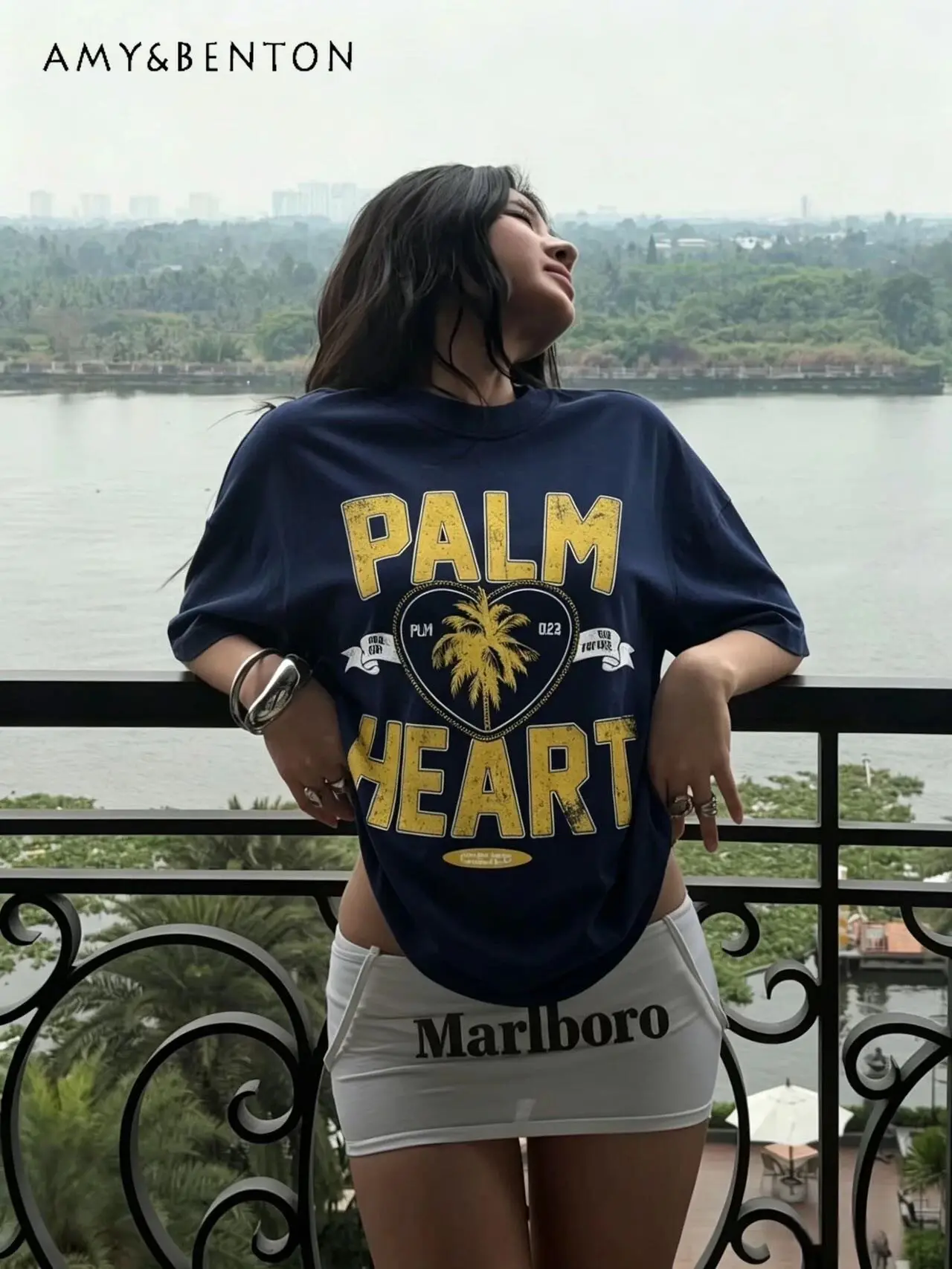 2026 Summer Retro Palm Heart Print Navy Blue T-Shirt Women Loose Casual Round Neck Short Sleeve Vintage Streetwear Tee
2026 Summer Retro Palm Heart Print Navy Blue T-Shirt Women Loose Casual Round Neck Short Sleeve Vintage Streetwear Tee