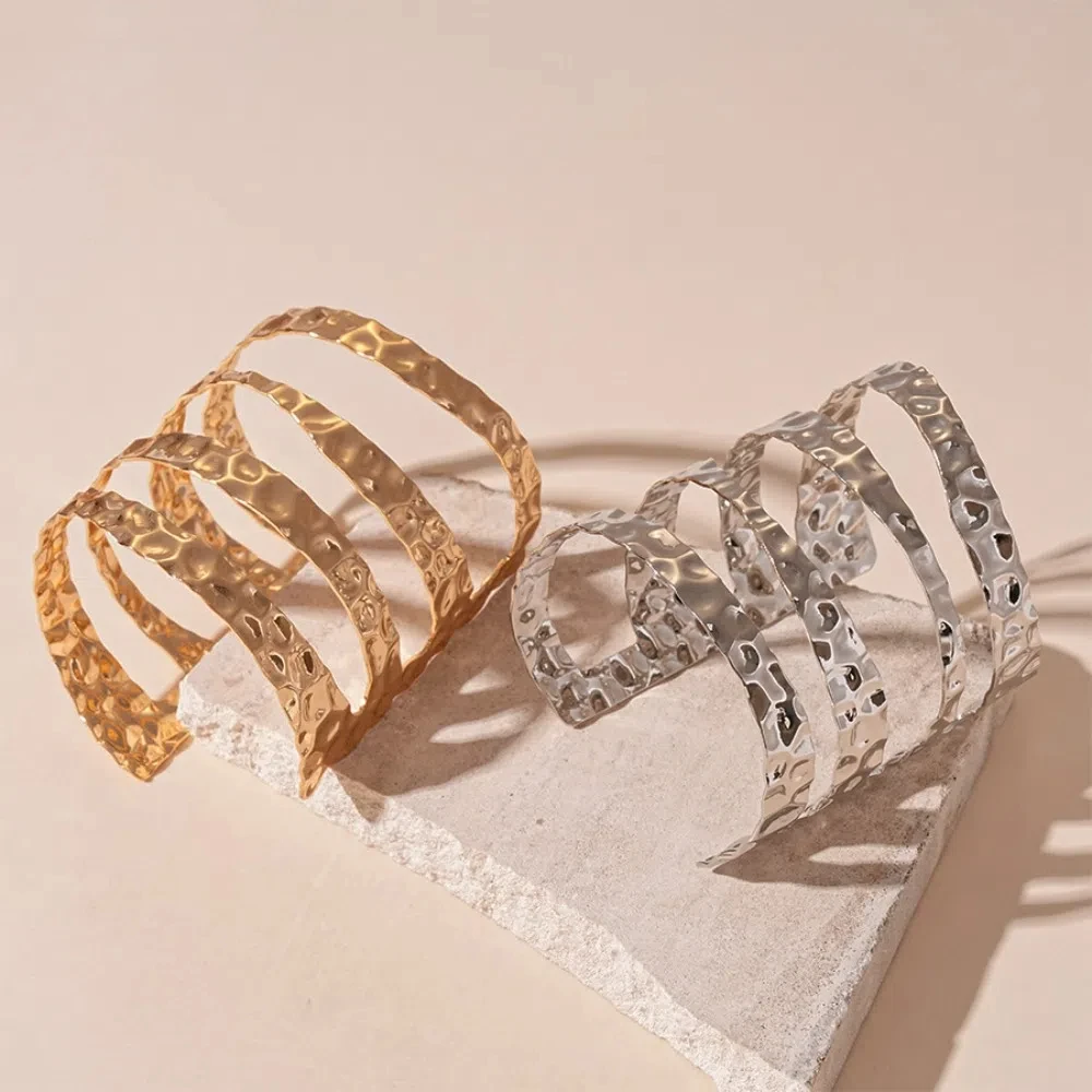 Alloy Metal Arm Cuff Geometry Wave Line Exaggerated Wide Open Arm Cuff Arm Chain Wrist Accessory Women Cuff Bangle Girls
Alloy Metal Arm Cuff Geometry Wave Line Exaggerated Wide Open Arm Cuff Arm Chain Wrist Accessory Women Cuff Bangle Girls