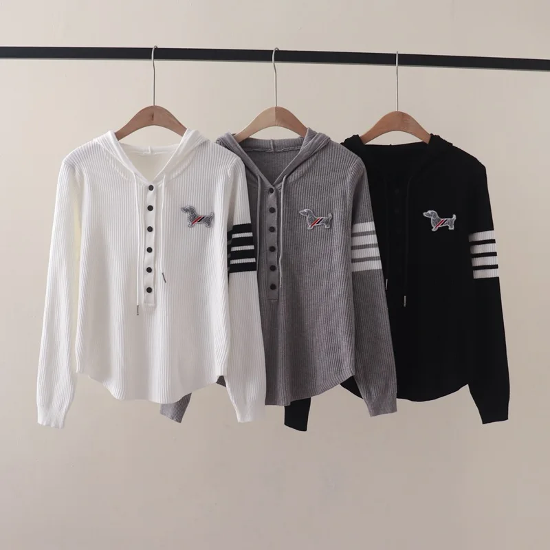 Hooded drawstring knit sweater for autumn and winter, new college style, pit stripe pullover, long sleeved knit sweater
Hooded drawstring knit sweater for autumn and winter, new college style, pit stripe pullover, long sleeved knit sweater
