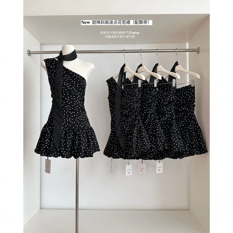 Black polka dot halter neck strapless suspender shirt 2025 new women's spring and summer single top club clothing Vestidos
Black polka dot halter neck strapless suspender shirt 2025 new women's spring and summer single top club clothing Vestidos
