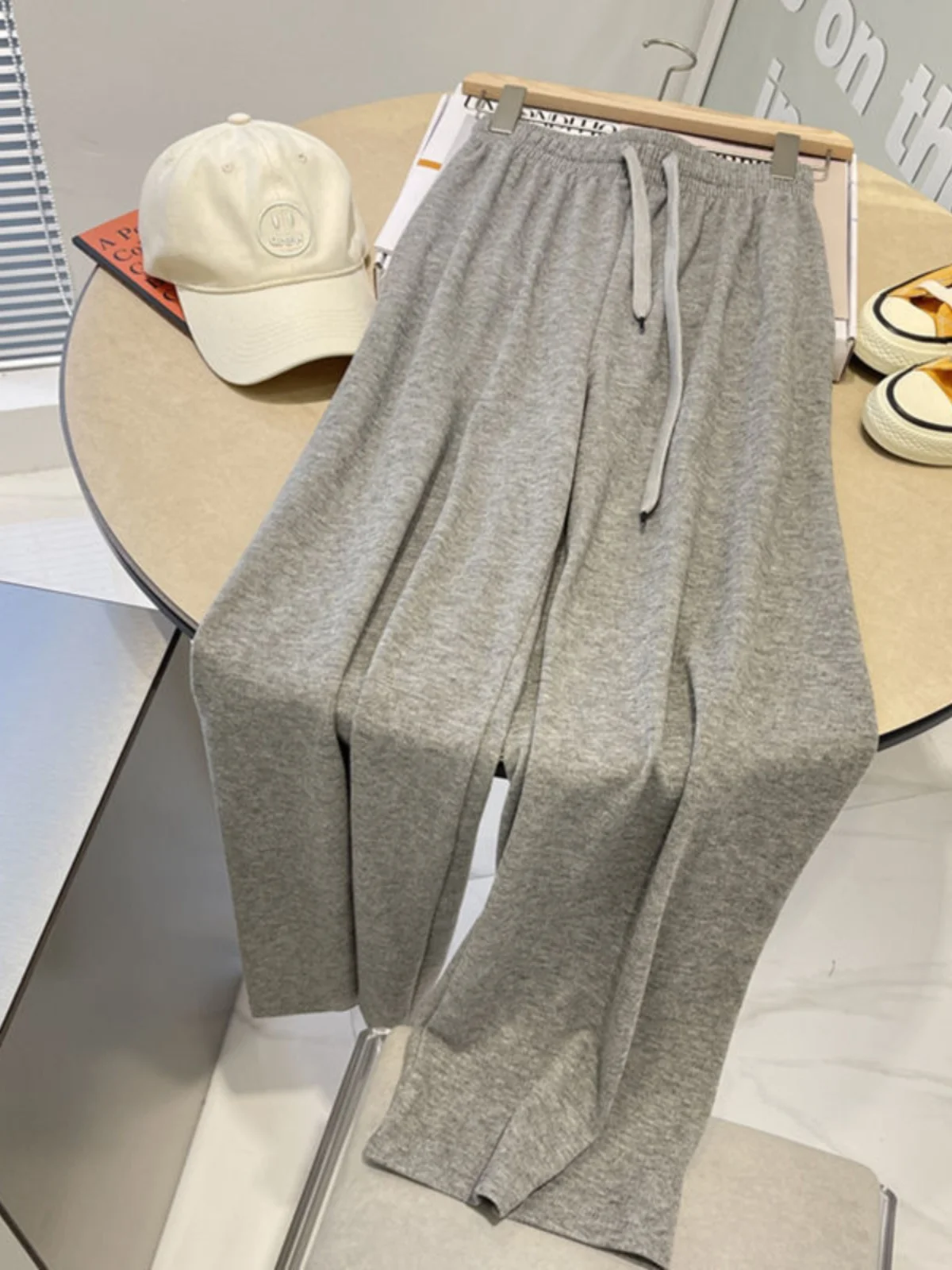 Мужские осенние спортивные брюки свободного кроя, прямые, широкие, длинные, тонкие, в корейском стиле, с драпировкой, больших размеров
Мужские осенние спортивные брюки свободного кроя, прямые, широкие, длинные, тонкие, в корейском стиле, с драпировкой, больших размеров