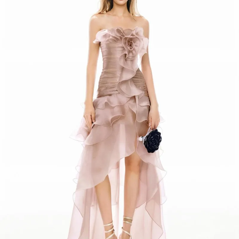 This elegant and stylish pleated strapless high-slit ruffled dress
This elegant and stylish pleated strapless high-slit ruffled dress